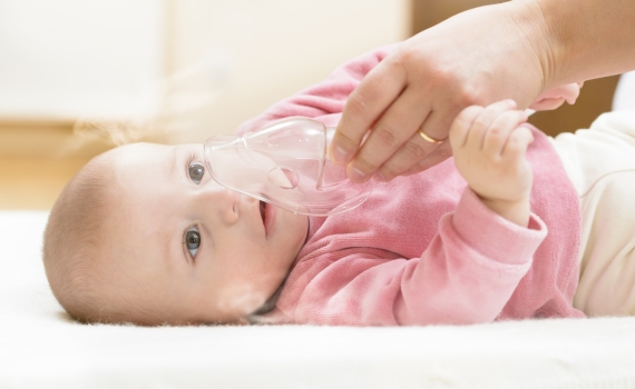 Bébé soigné par oxygénothérapie - bronchiolite du nourisson